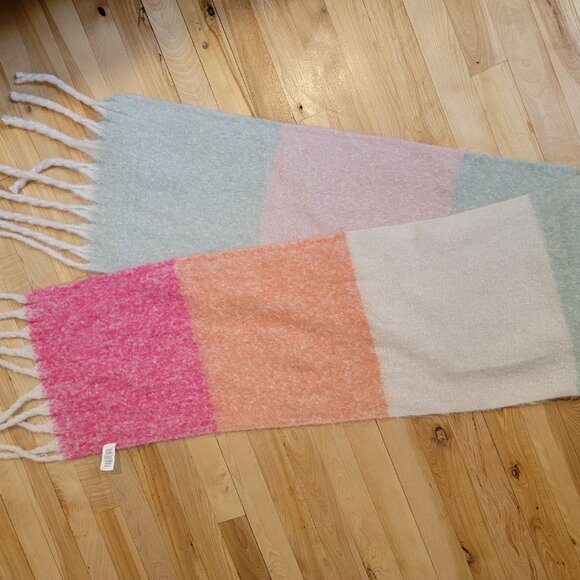 NEW Scarf - Picture 3 of 3